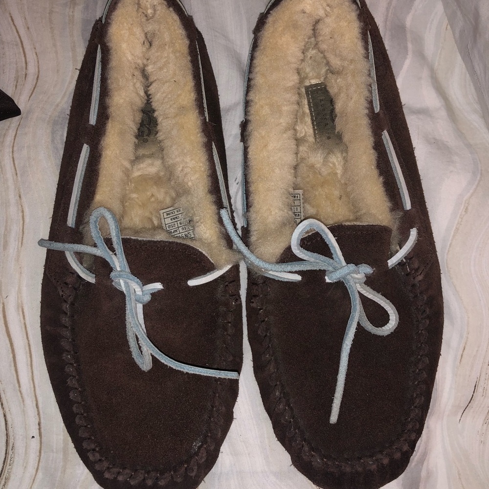 New UGG Size 8 chocolate women’s moccasin
